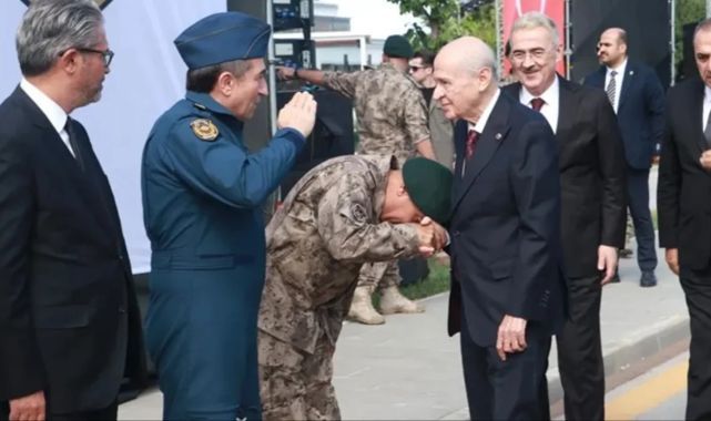 Bahçeli'nin elini öptüğü için tartışılan Özel Harekat Başkanı Karadeniz sessizliğini bozdu