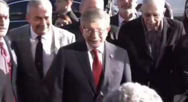 DEM Parti'nin İmralı heyetinden Gelecek Partisi'ne ziyaret! Davutoğlu kapıda karşıladı