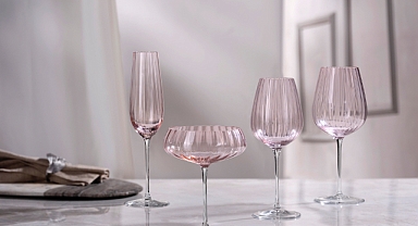 Baş Tacı Anneleri NUDE Tasarımlarıyla Mutlu Edin