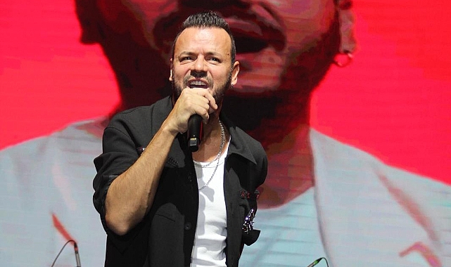 Başarılı şarkıcı Deha Bilimlier, önceki akşam Kıbrıs Chamada Prestige Hotel’de sahne aldı