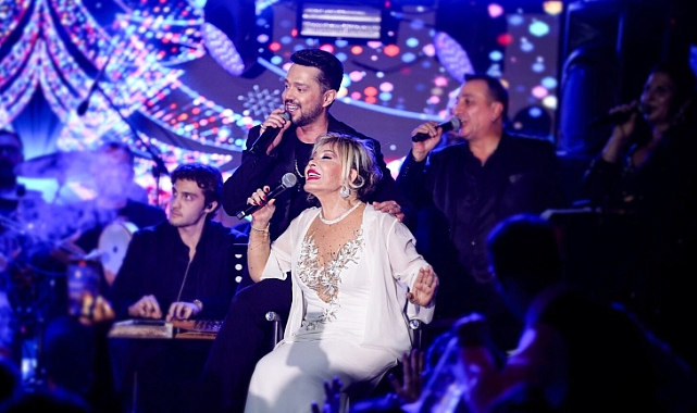 EMEL SAYIN VE MURAT BOZ GÜNAY SAHNESİNDE TARİH YAZDI