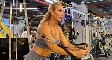 Survivor Nagihan Karadere Öğrencilerin yoğun ilgisi ile karşılaştı