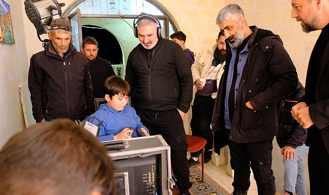 "Zerhun" adlı yeni diziyle bir kez daha dizi ve sinema sektörünün gözdesi haline geldi.