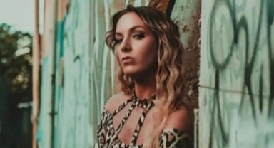 Modern Zarafetin Yüzü: Duygu Coşgun