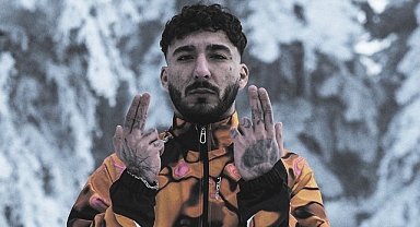 Yeni Şarkısıyla Zirvede!